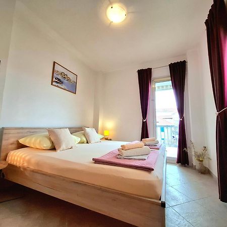 Cozy 1-Bedroom Apartment Near The Center Of Trogir Exterior foto